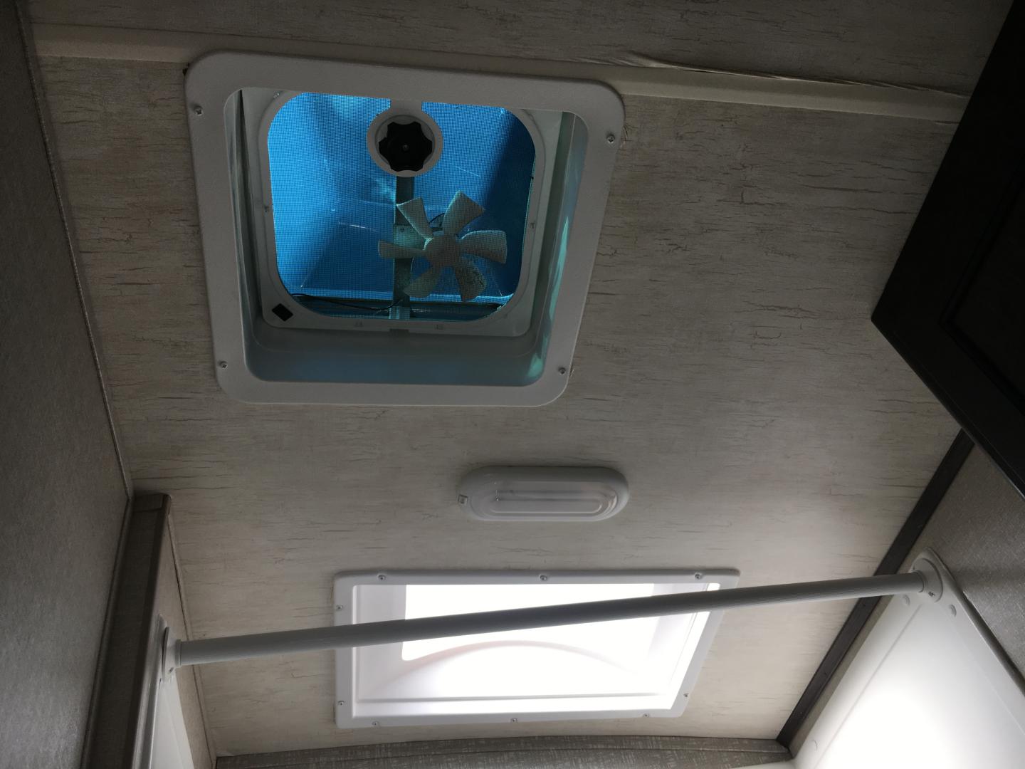 ./imagenes/INVOICE/2019/17127/CASA RODANTE CRUISER RV (29).JPG